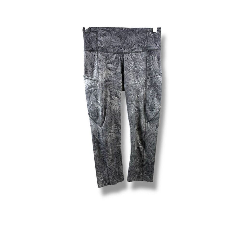 Lululemon F and Free Cropped in Kindred Spirit Alpine White Multi Size 6